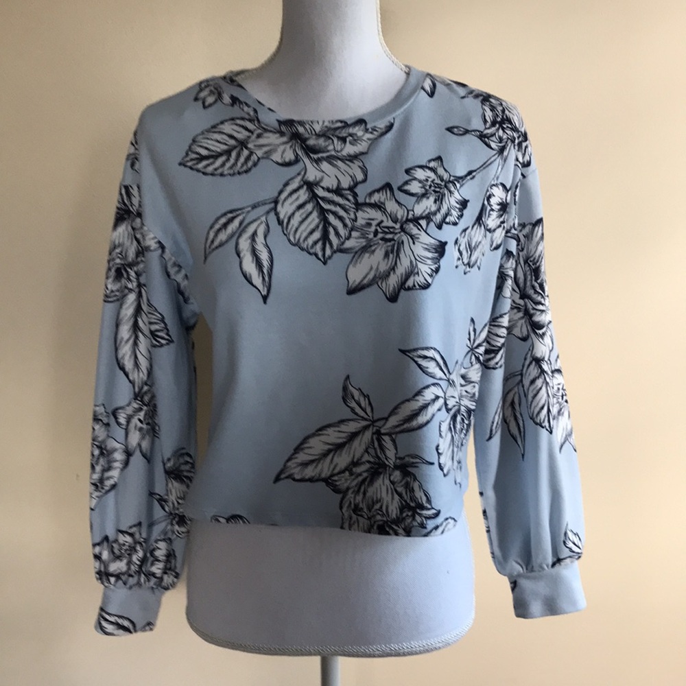 Candie’s brand light blue crop shirt with black & white flowers